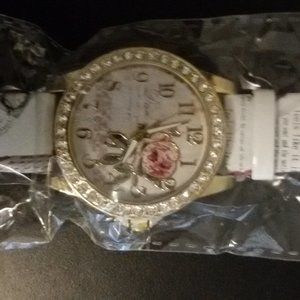 Fashion Wristwatch with Inlaid Flower